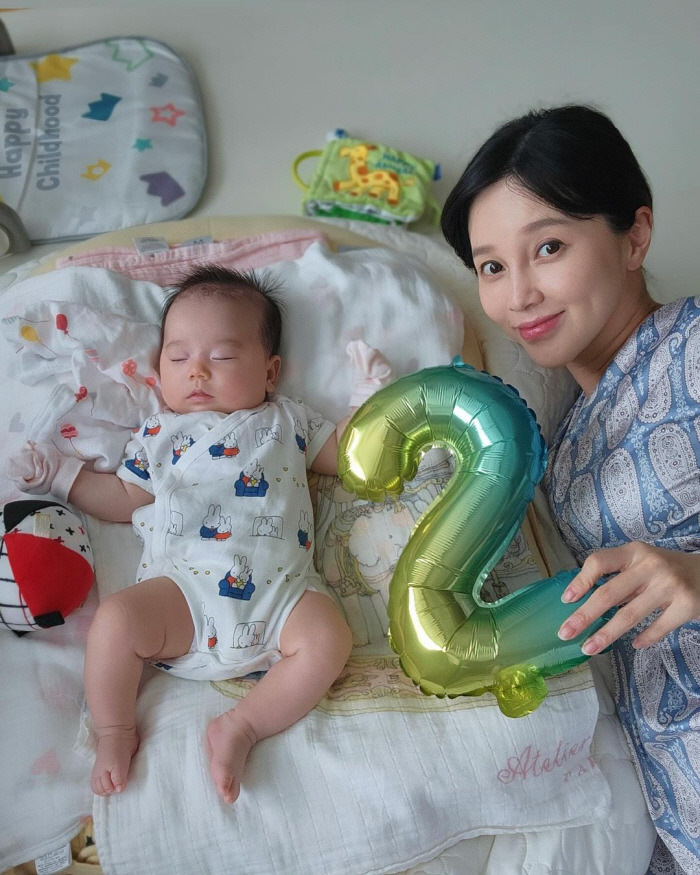 Ayumi, 3 months after giving birth to her daughter, diet 'Only 10kg out of 20kg...My pants won't fit in