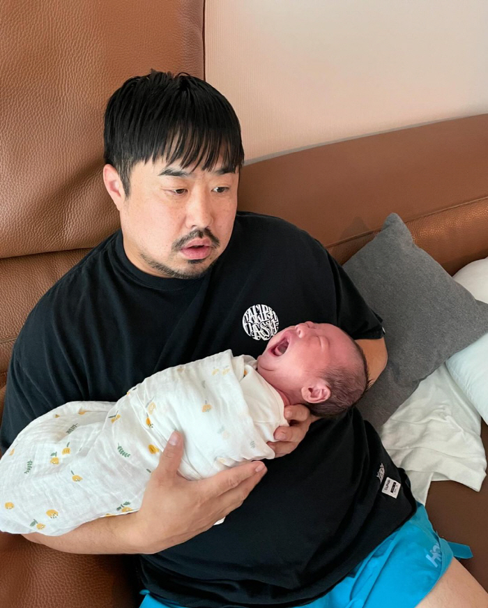 Kang Jae-jun, 1 month old 'Bungeoppang' parenting difficulties '549 a.m. My dream is to sleep all the way to my son.'