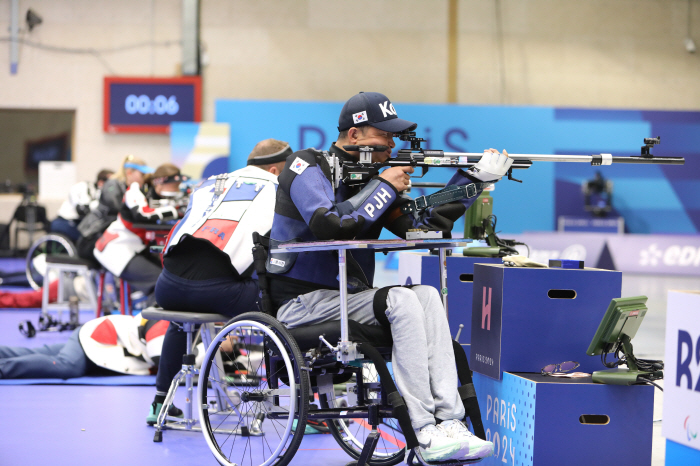  The challenge of winning three awards is in LA!' Park Jin-ho, who won two gold medals in Paris, finishes 6th place for the last challenge