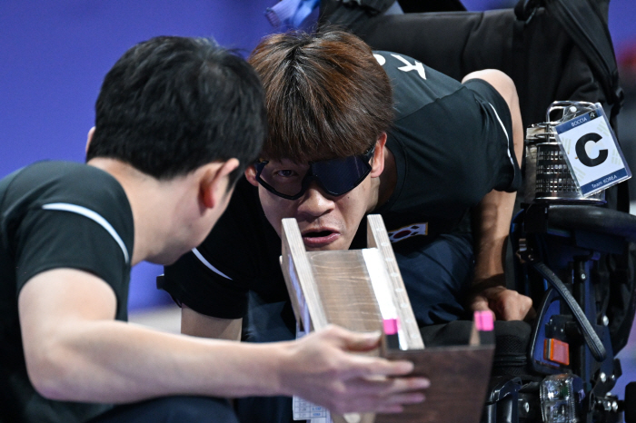  'Faker of the Boccian world' Jung Ho-won seems to have won two awards. He advanced to the final of the mixed race with Kang Sun-hee. a showdown with Hong Kong