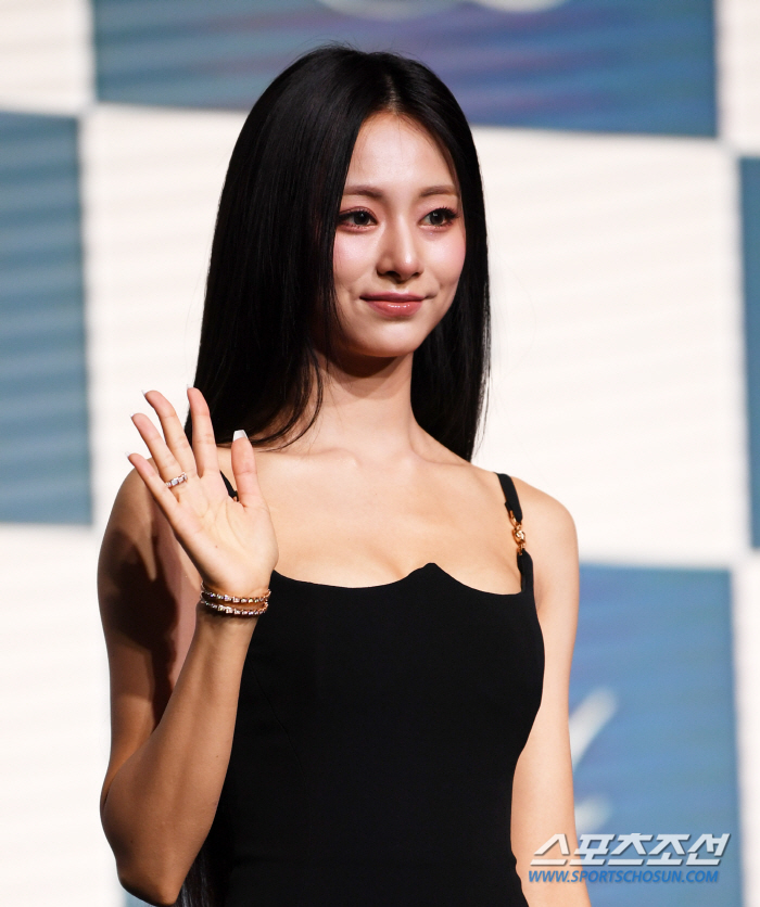  TZUYU's 'flawless beauty'