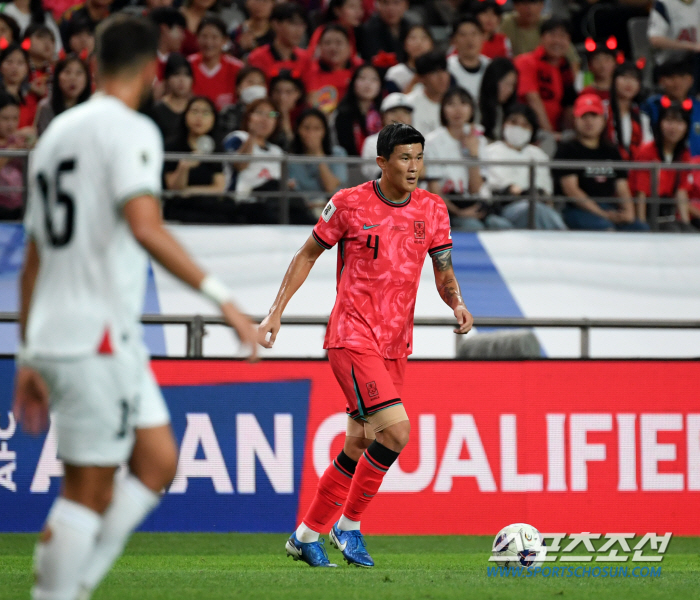  Kim Min-jae's anger toward fans 'restraint gesture' to jeers that continued throughout the game 'frightened situation'