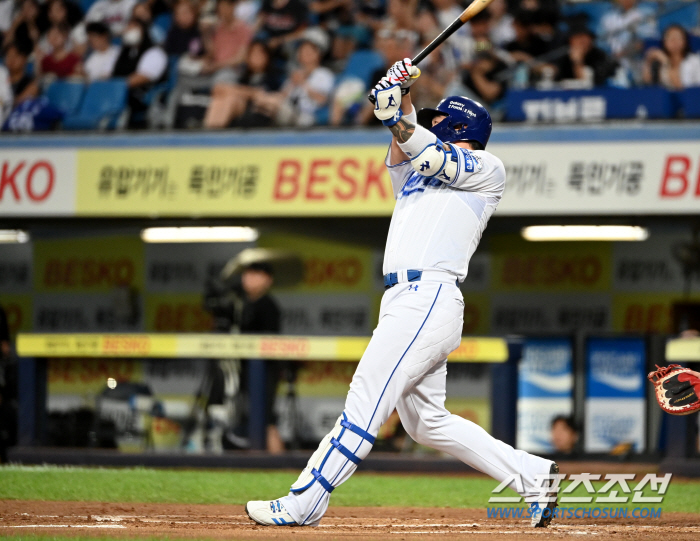 You called Hwang Dong-jae, the first starter of the season, Park Byung-ho, who achieved 400 home runs...