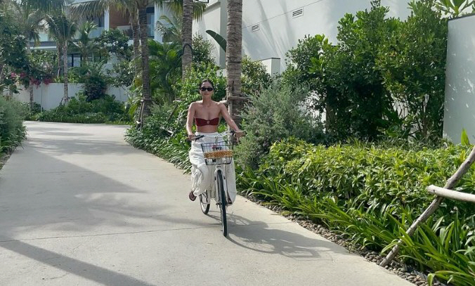 'You really look like Jennie'. Oh Yoon, it's time to heal your bike in a bikini