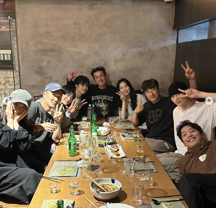 Byeon Woo-seok ♥ Kim Hye-yoon's private seat also 'moon'..I caught the 'up and run' company dinner