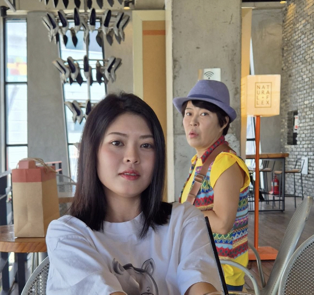 Cho Hye-ryeon next to Cho Hye-ryeon?Two shots with 'Vietnam Cho Hye-ryeon'