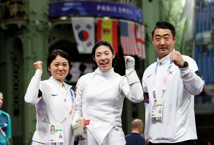  'Finix Prosecutor'Kwon Hyo-kyung made it to the final round of wheelchair fencing epee. It's the first time in 36 years