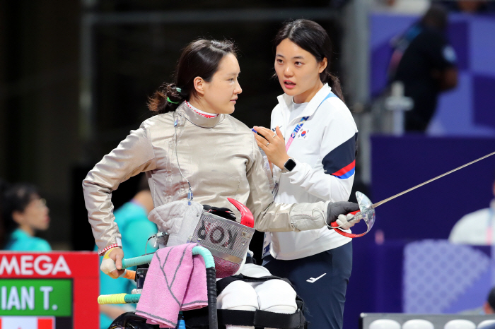  'Former crime city makeup team leader' Cho Eun-hye's first Paralympic wheelchair fencing individual event No medal, tied for 9th place in the final epee