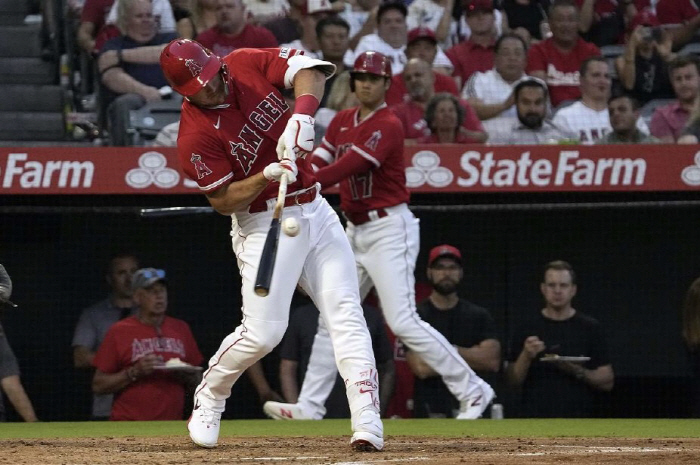 Six months after a hot hug, Trout wasn't there 