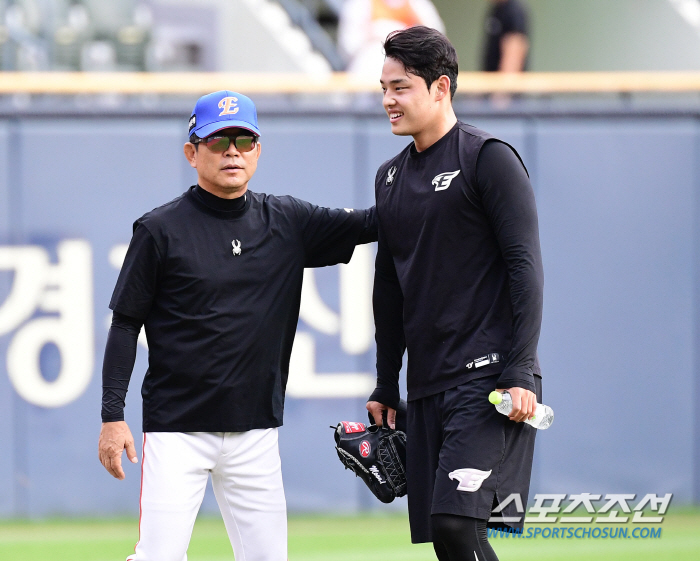 Did it work?'Sang MOON Dong-ju, a veteran coach who trusted a young pitcher, the reason for the second half of Young-gun's half-term reversal 