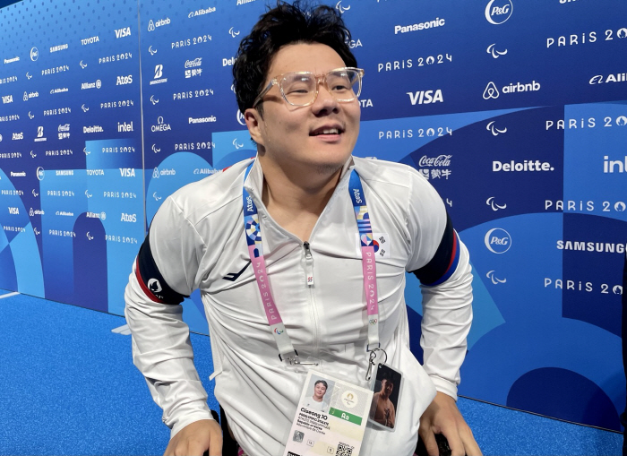  Jo Gi-sung, who performed 'Happy Swimming' in the Paralympic farewell event, failed to advance to the final of the 50m backstroke. 'I'll go back with a good memory.'