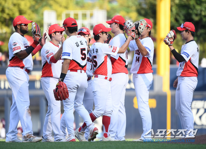 8th inning of Promise! Big innings to come from behind to win, flower director praise 'Yang Hyun-jong, you did a great job.''