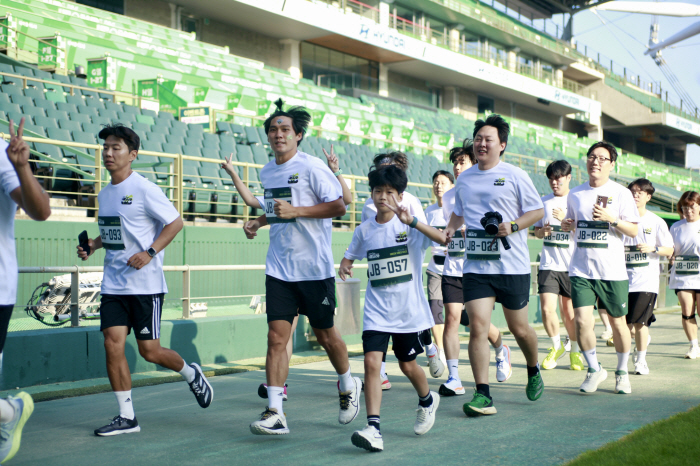 'Choi Chul-soon - Lee Soo-bin Surprise Accompanied' Jeonbuk Hyundai,'GREEN VIBES RACE' Completion