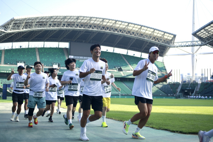 'Choi Chul-soon - Lee Soo-bin Surprise Accompanied' Jeonbuk Hyundai,'GREEN VIBES RACE' Completion