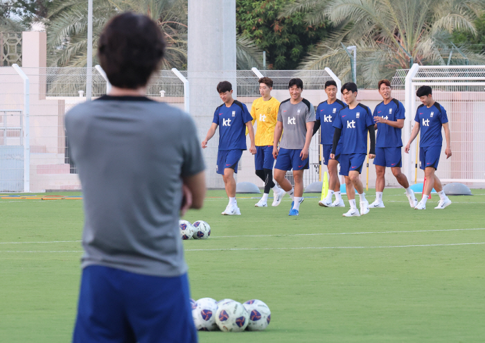 Coach Hong Myung-bo 'Please cheer for the players! The blame will be taken up by the director.'