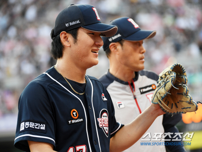 Kwak Bin smiled broadly after perfect pitching for the Doosan Bears in crisis...'Fourth place again'