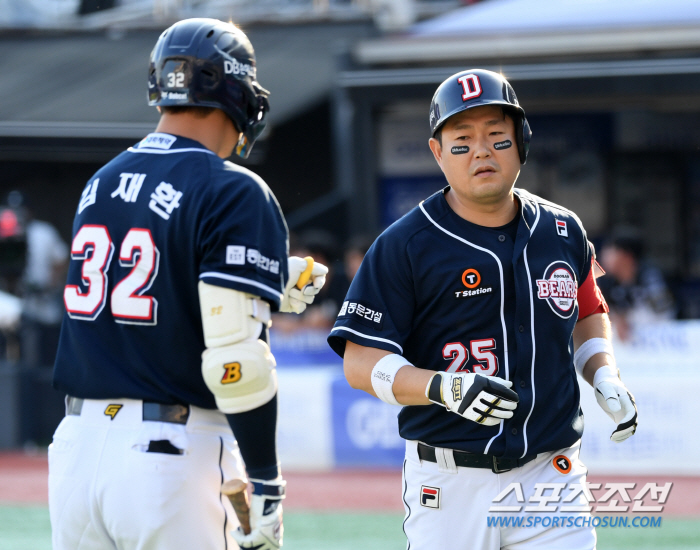 Kwak Bin smiled broadly after perfect pitching for the Doosan Bears in crisis...'Fourth place again'