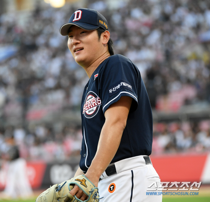 Kwak Bin smiled broadly after perfect pitching for the Doosan Bears in crisis...'Fourth place again'