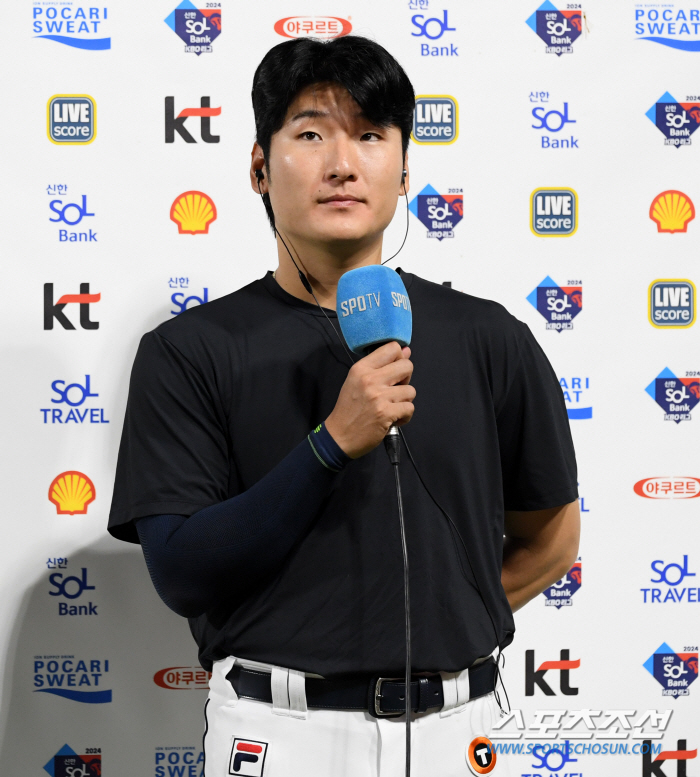 Kwak Bin smiled broadly after perfect pitching for the Doosan Bears in crisis...'Fourth place again'