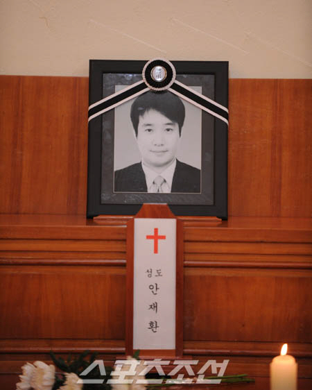 The late Ahn Jae-hwan died today (8th) in the 16th anniversary of his death, Jeong Seon-hee 'I still can't forget it now' 