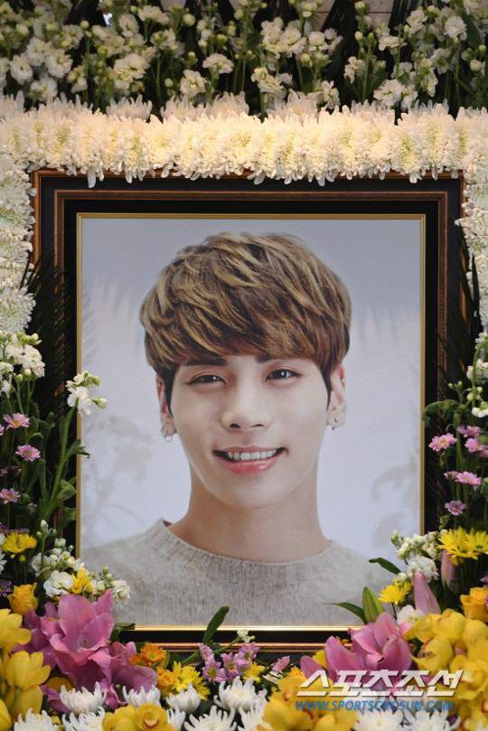 SHINee's Jonghyun's Sister Launches Counseling Project for Young Artists