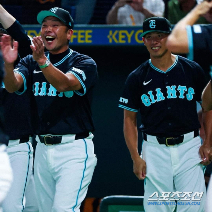 The manager stormed off the bench and ran out after a two-out walk-off home run in the 12th inning of extra time, ending the longest game that lasted 4 hours and 41 minutes in front of 42,118 spectators