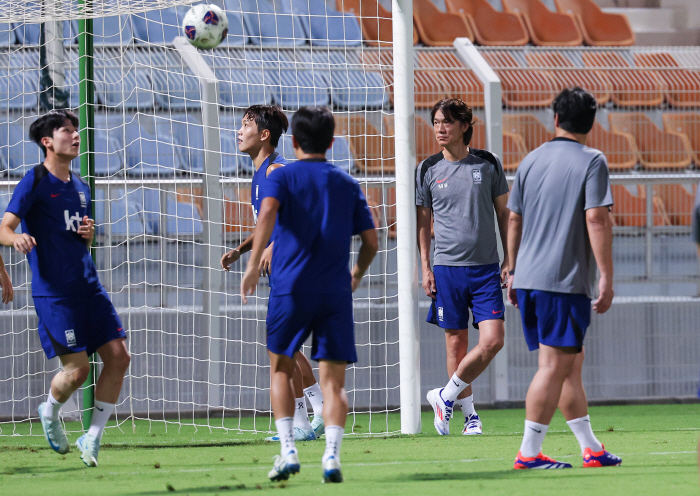  -'Full of laughter' - Hong Myung Bo Ho's first training! Both the pressure and impatience were removed with a smile