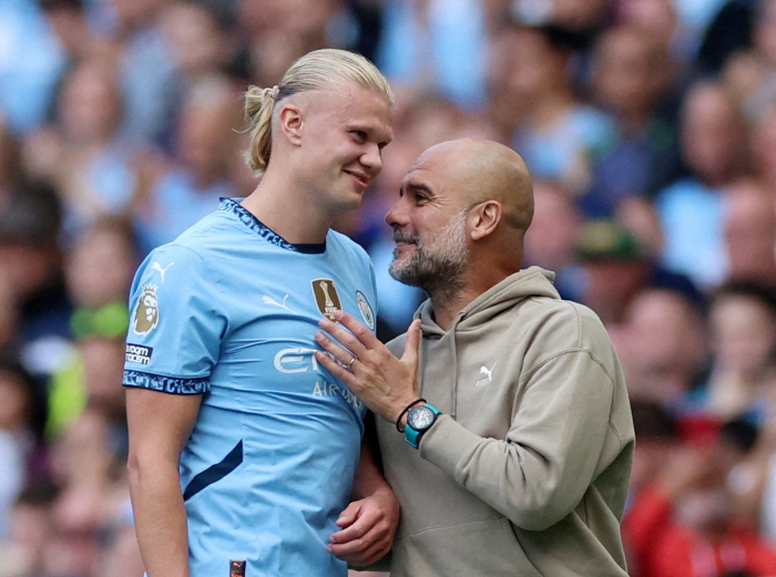 Super special treatment in EPL history...Holan Re-signs Manchester City for '1.5 Billion Dollars a Week'