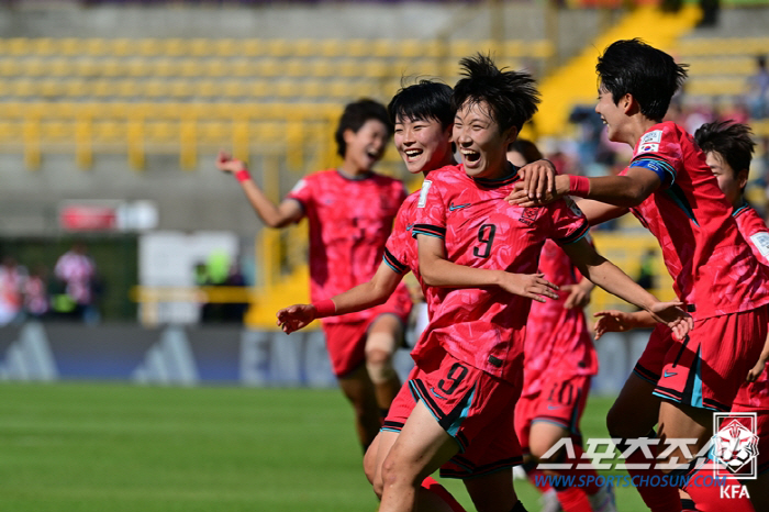 U-20 juniors' 16 best → Ji So-yeon's excitement'Awesome! Congratulations! Only with the thought of representing the country...'