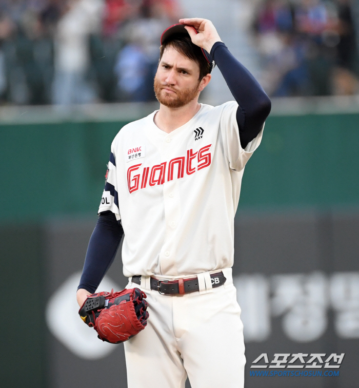 '6G 10 mistakes' Lotte, which collapsed both offense and defense, pledged to fight all-out the fall baseball game → 1 win, 1 draw, 4 losses'Defeat' 