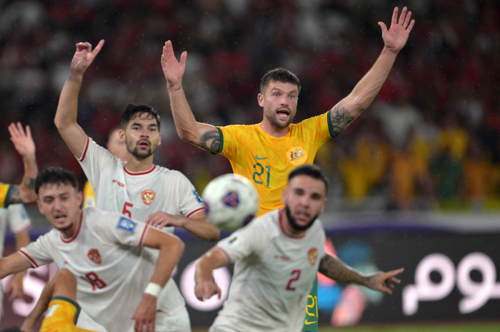 Chinese soccer is on alert! '10 fought'1 2 come-from-behind losses after being hit by Saudi Arabia for a theater goal'2 consecutive losses → WC finals red flag'