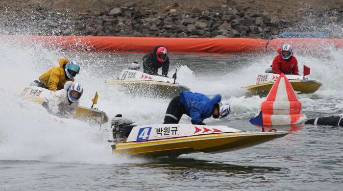 In the fall that came to the Gyeongjeong Market, you need to know the wind and water to win!