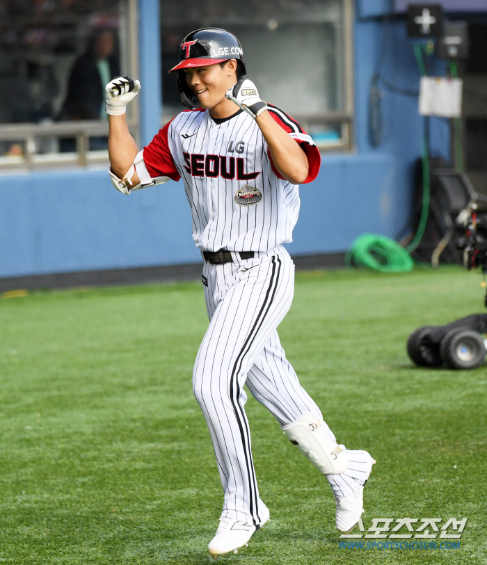 Lotte's autumn baseball has saved hope! 'Bokbung'Reyes extended 10th-inning final hit → 2-1 reversal to LG to escape three consecutive losses 