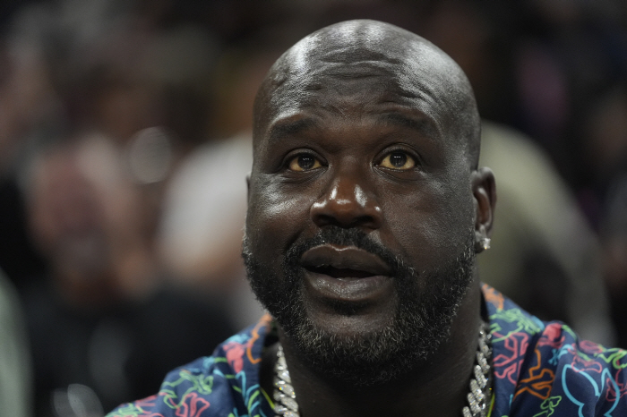 Shaquille O'Neill doesn't hold back! Two players who can't afford their salaries. Govere''s The system-busting guy'', Simmons''s The Trampy guy''