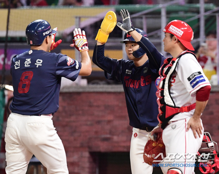 'Good throw, Park Jin! 'Yoon Dong-hee and Son Ho-young 7 hits show' Lotte prevented SSG from winning 4 consecutive games and won 2 consecutive games 