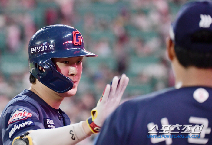 'Good throw, Park Jin! 'Yoon Dong-hee and Son Ho-young 7 hits show' Lotte prevented SSG from winning 4 consecutive games and won 2 consecutive games 