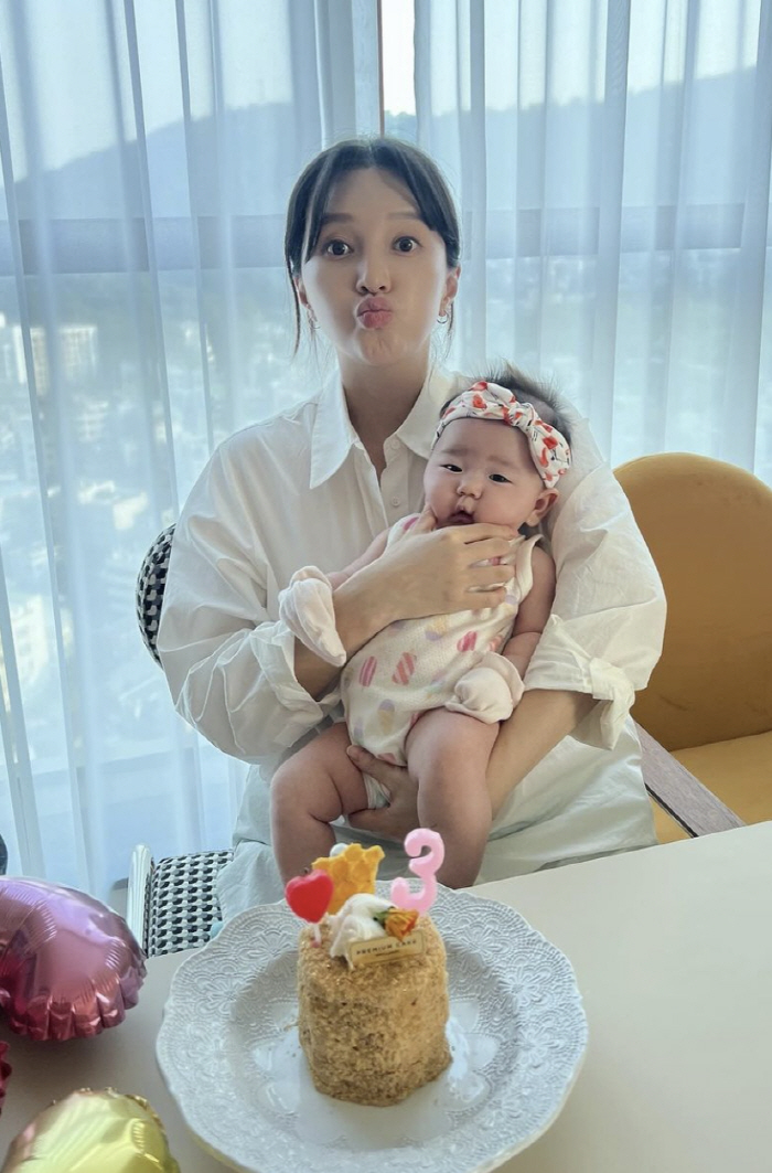 'Losing 10 kg' Ayumi reveals her identical daughter'Finally expecting 3 months and 100 days'