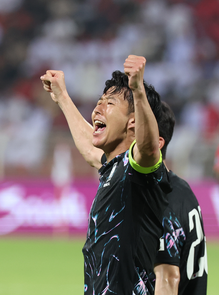 'Final goal  2 assists' Crazy Captain Son Heung-min saved Hong Myung-bo. Korea, Oman beat 3-1 and won for the first time in a sweat