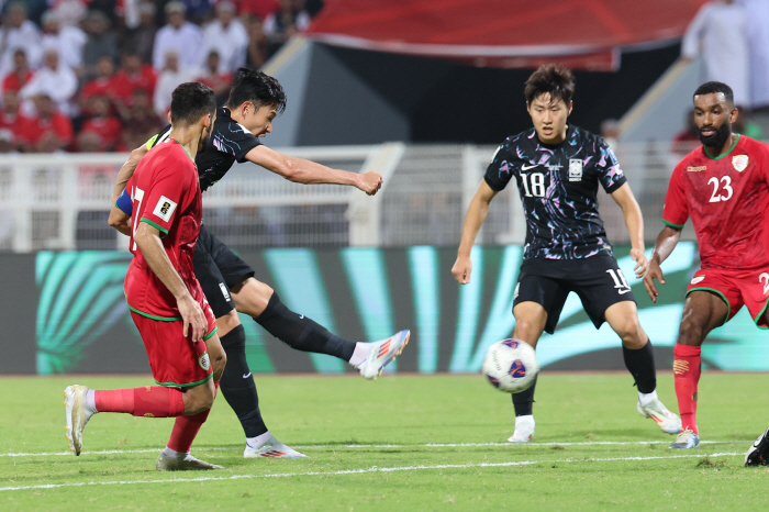 'Final goal  2 assists' Crazy Captain Son Heung-min saved Hong Myung-bo. Korea, Oman beat 3-1 and won for the first time in a sweat