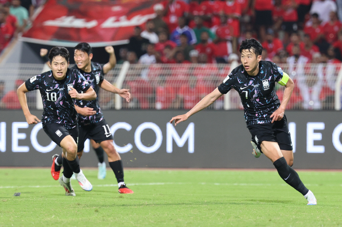 'Final goal  2 assists' Crazy Captain Son Heung-min saved Hong Myung-bo. Korea, Oman beat 3-1 and won for the first time in a sweat