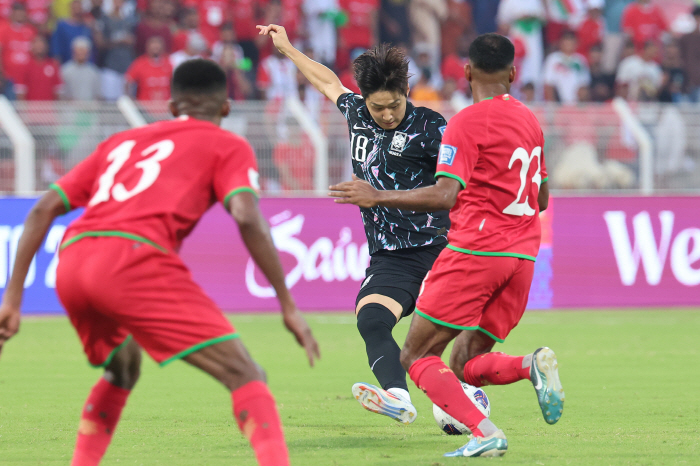 'Final goal  2 assists' Crazy Captain Son Heung-min saved Hong Myung-bo. Korea, Oman beat 3-1 and won for the first time in a sweat