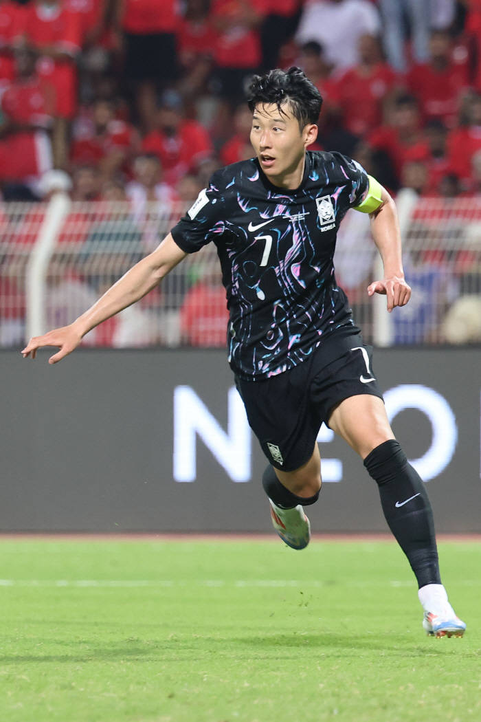 'Final goal  2 assists' Crazy Captain Son Heung-min saved Hong Myung-bo. Korea, Oman beat 3-1 and won for the first time in a sweat