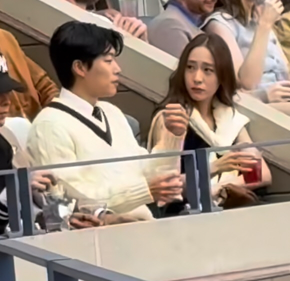  'It looks good on you.' What's with the chemistry?' Crystal-Ryu Jun-yeol Sits Side-by-Side to Watch U.S. Tennis Match