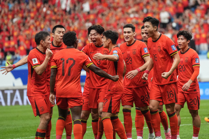 'Why are you staying in an expensive hotel!' Korea's long-awaited World Cup dream, opponent's own goal → 1-2 shock upset loss to Saudi Arabia despite numerical superiority