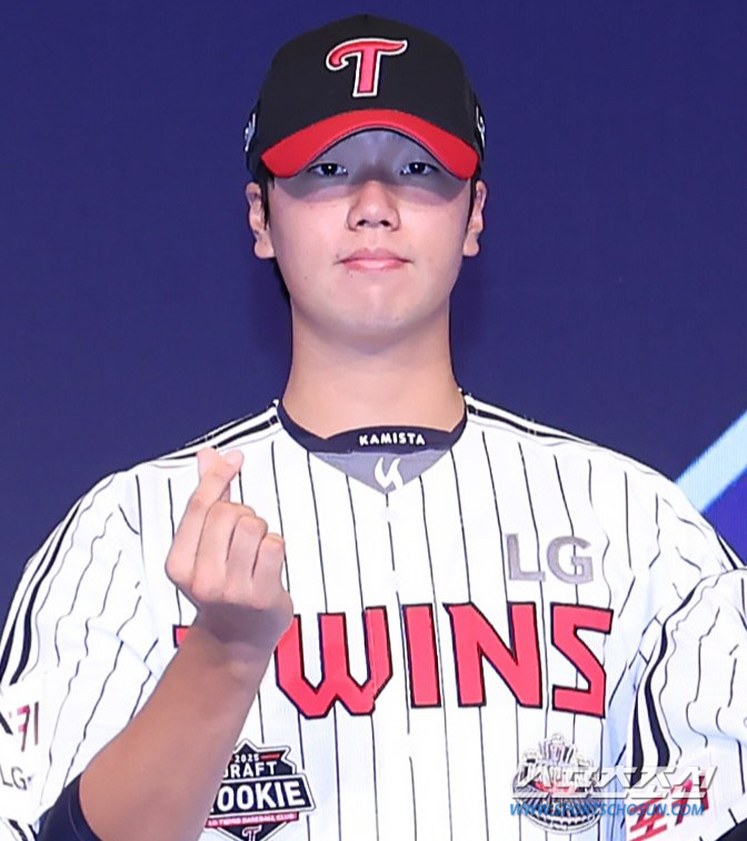 1R 156km fire bowler → 2R infielder? No, it's a 153km pitcher. Round 6, 150km lucky pick... Puna arrested next year