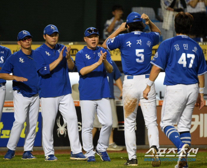 Are you going to the Korean Series?' Kang Min-ho, the eldest member who made an affectionate attack on Koo Ja-wook...'I can see my dream after 20 years since my debut