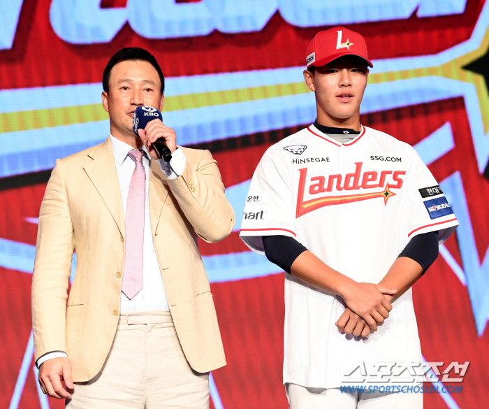 A rookie with perfect catcher defense, power and contact appeared? He's confident that he'll be a good son after making the FA hit. It smells like Kang Min-ho