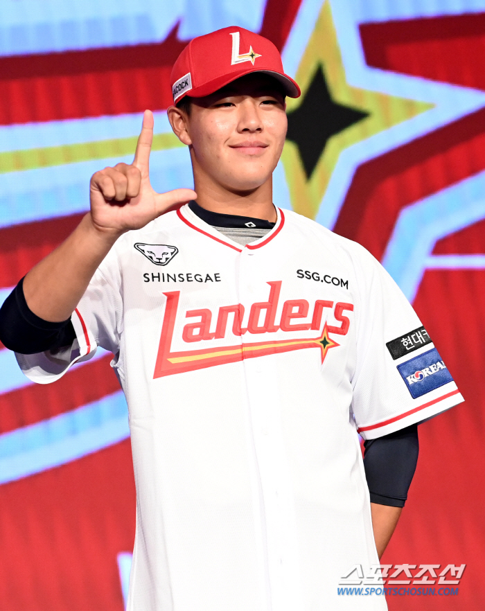 A rookie with perfect catcher defense, power and contact appeared? He's confident that he'll be a good son after making the FA hit. It smells like Kang Min-ho