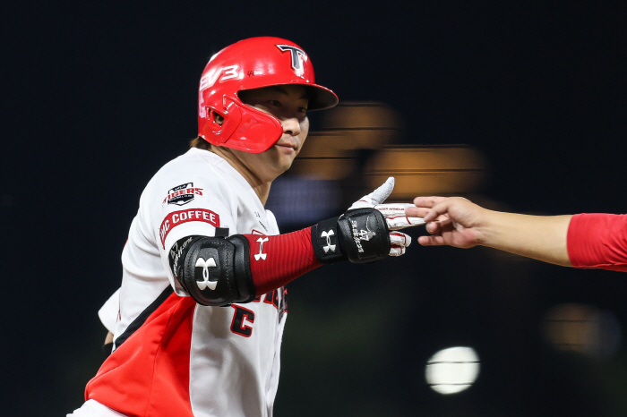 'Winning Front Lee Sang-moo' Park Chan-ho's 5th base → Lauer 9K perfect pitch → Na Sung-bum's wedge shot KIA, 'weapon've defeated Lotte 10-0 