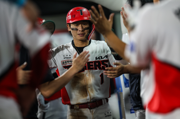 'Winning Front Lee Sang-moo' Park Chan-ho's 5th base → Lauer 9K perfect pitch → Na Sung-bum's wedge shot KIA, 'weapon've defeated Lotte 10-0 